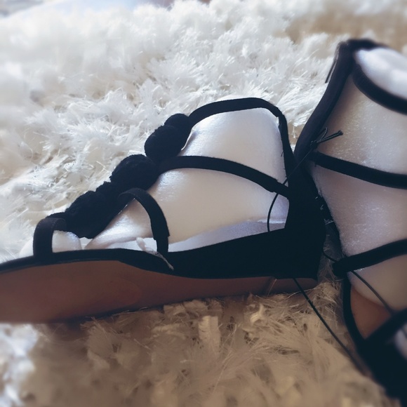 Torrid NWT Pom Pom Gladiator Sandals Black 7W - Picture 4 of 4